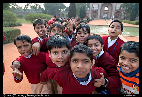 Schoolchildren, Humayun's tomb. New Delhi, India (color)