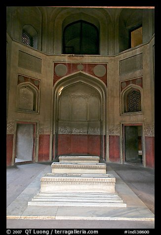 Tomb inside cenotaph, Humayun's tomb. New Delhi, India (color)