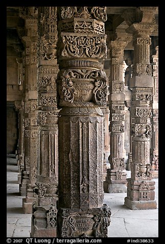 Column details, Quwwat-ul-Islam mosque, Qutb complex. New Delhi, India (color)