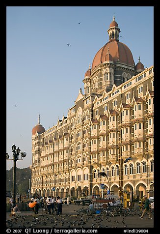 Taj Mahal Intercontinental Hotel and pigeons. Mumbai, Maharashtra, India