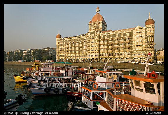 Tour boats and Taj Mahal Palace Hotel. Mumbai, Maharashtra, India