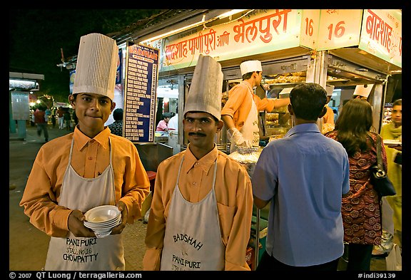 Cooks in front of Panipuri stall, Chowpatty Beach. Mumbai, Maharashtra, India (color)