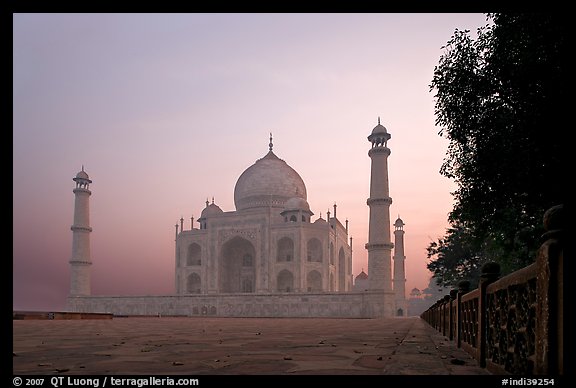 Mausoleum at sunrise, Taj Mahal. Agra, Uttar Pradesh, India