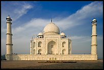 Mausoleum and decorative minarets, Taj Mahal. Agra, Uttar Pradesh, India (color)