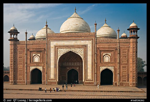 Taj Mahal mosque. Agra, Uttar Pradesh, India (color)