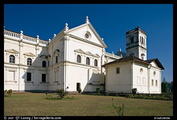Se Cathedral fron the side, Old Goa. Goa, India (color)