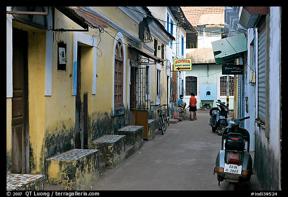 Alley, Panjim (Panaji). Goa, India (color)
