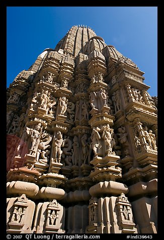 Sculptures and sikhara of Devi Jagadamba temple from below. Khajuraho, Madhya Pradesh, India