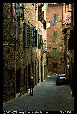 Narrow street. Siena, Tuscany, Italy (color)