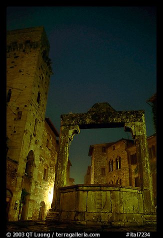 Well on Piazza della Cisterna at night. San Gimignano, Tuscany, Italy