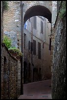 Arch and narrow street. San Gimignano, Tuscany, Italy (color)