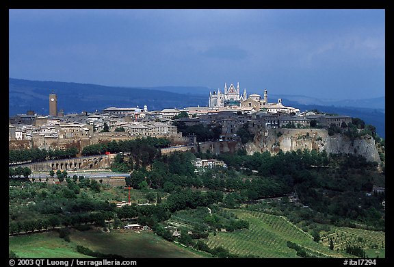 General view of town, perched on plateau. Orvieto, Umbria
