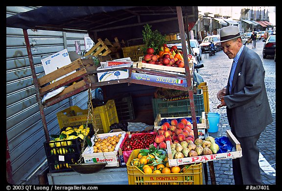 Street gruit vendor. Naples, Campania, Italy (color)