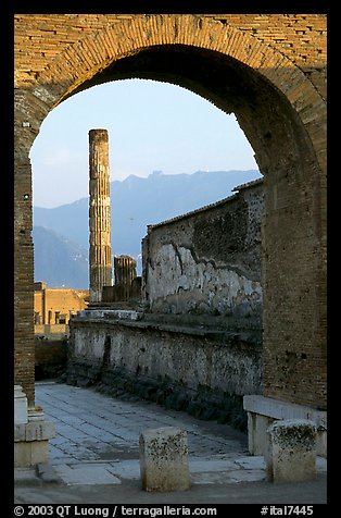 Archway and column. Pompeii, Campania, Italy