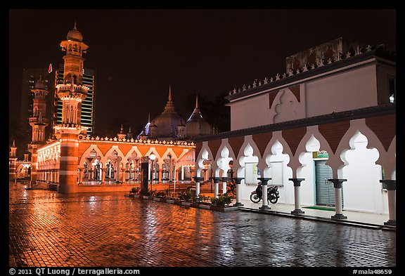 Masjid Jamek mosque at night. Kuala Lumpur, Malaysia