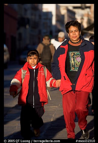 Mother and daughter on a sidewalk. Zacatecas, Mexico (color)