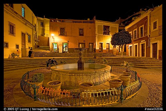 Fountain on Plazuela de los Angeles at night. Guanajuato, Mexico (color)