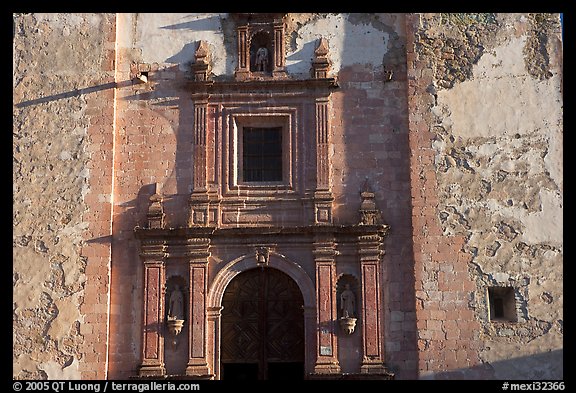 Facade of San Roque church, early morning. Guanajuato, Mexico