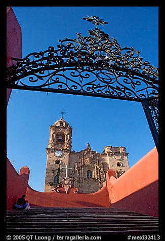 Forged metal gate and La Valenciana church. Guanajuato, Mexico