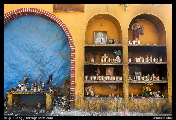 The exterior wall of a roadside chapel. Mexico