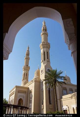 Jumeira Mosque through arches. United Arab Emirates (color)