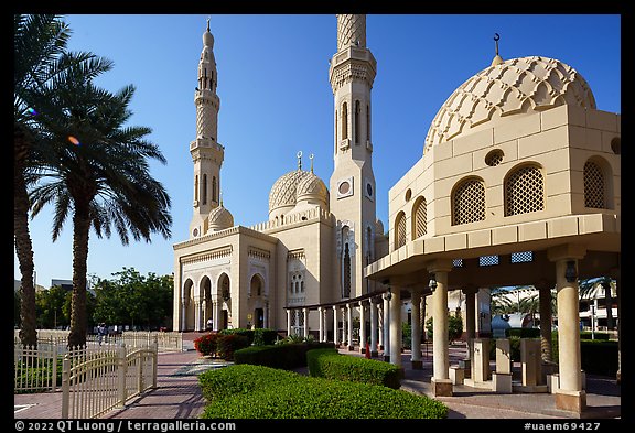 Jumeira Mosque. United Arab Emirates (color)