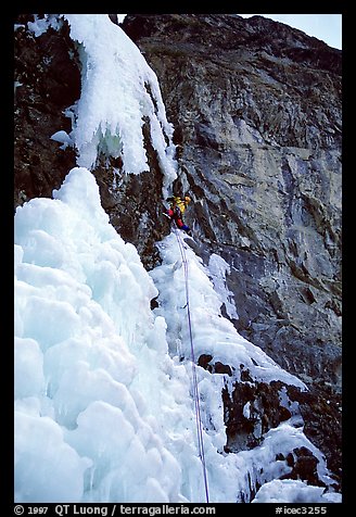 One month later, despite degrading conditions, Kevin Normoyle efficiently led the first two mixed pitches. He is at the crux move, oblique, overhanging, and thin. Lilloet, British Columbia, Canada