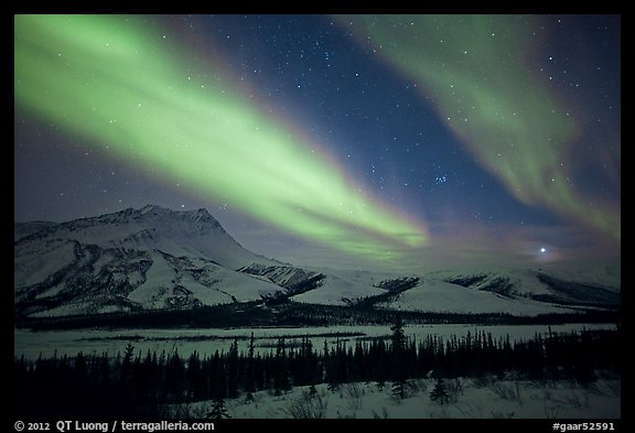 Northern lights over Brooks Range, winter. Gates of the Arctic National Park, Alaska, USA.