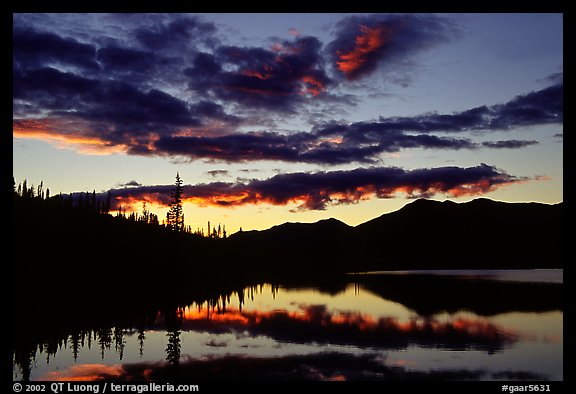 Alatna River valley near Circle Lake, sunset. Gates of the Arctic National Park, Alaska, USA.