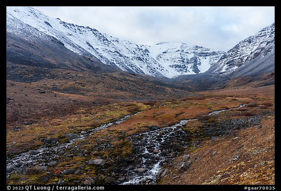 Streams and continental divide peaks. Gates of the Arctic National Park, Alaska, USA.