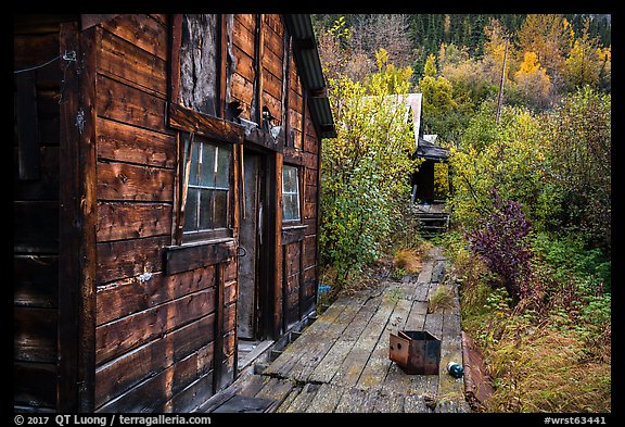 Abandonned cabins and boardwalk. Wrangell-St Elias National Park, Alaska, USA.