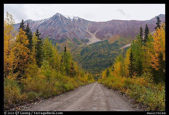 Road to Kennecott. Wrangell-St Elias National Park, Alaska, USA.