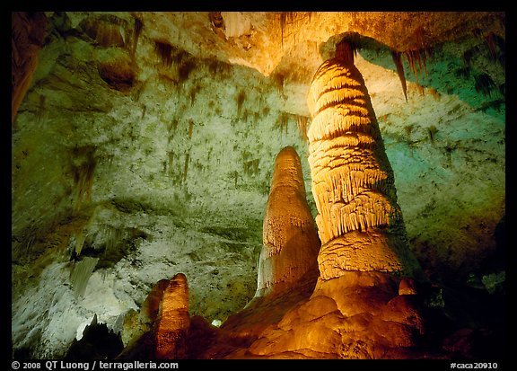 Six-story tall colum and stalagmites in Hall of Giants. Carlsbad Caverns National Park, New Mexico, USA.