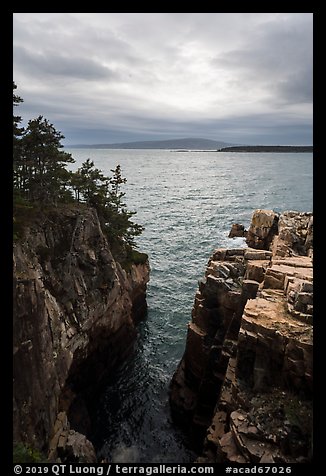 Sea cliffs of Ravens Nest and Cadillac Mountain. Acadia National Park, Maine, USA.