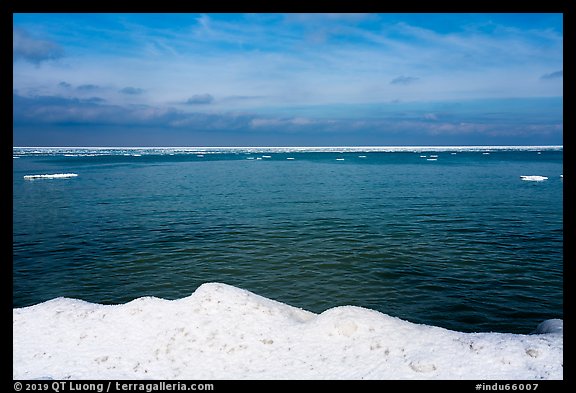 Open water and shelf ice, Lake Michigan. Indiana Dunes National Park, Indiana, USA.
