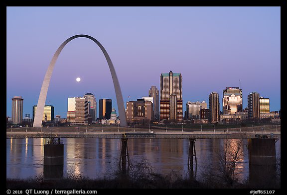 St Louis skyline and Mississippi River at dawn. Gateway Arch National Park, St Louis, Missouri, USA.