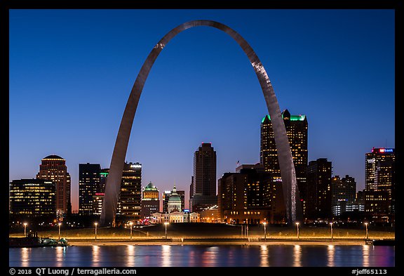 Arch and Old Courthouse across Mississippi River at dusk. Gateway Arch National Park, St Louis, Missouri, USA.