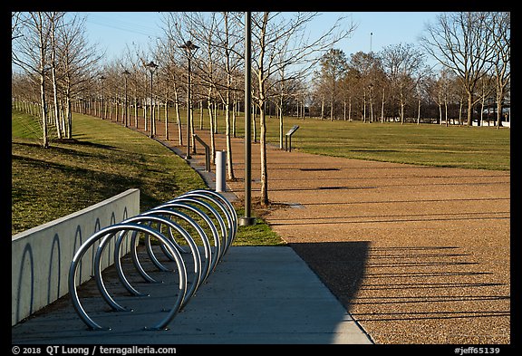 Rings and pathway. Gateway Arch National Park (color)