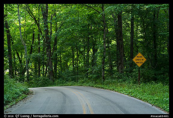 Houchin Ferry Road. Mammoth Cave National Park, Kentucky, USA.