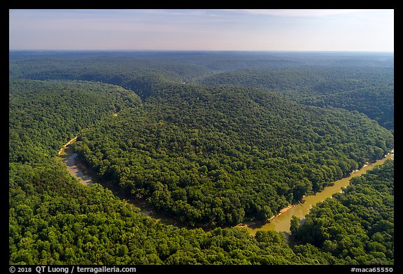 Aerial view of Turnhole Bend of the Green River. Mammoth Cave National Park, Kentucky, USA.