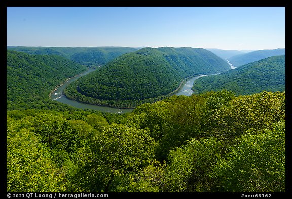 Bend of New River from Grandview, morning. New River Gorge National Park and Preserve, West Virginia, USA.