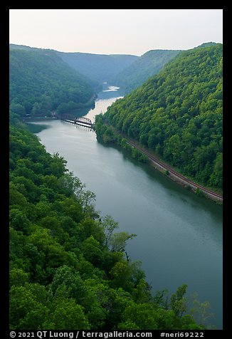 New River from Hawks Nest State Park. New River Gorge National Park and Preserve (color)