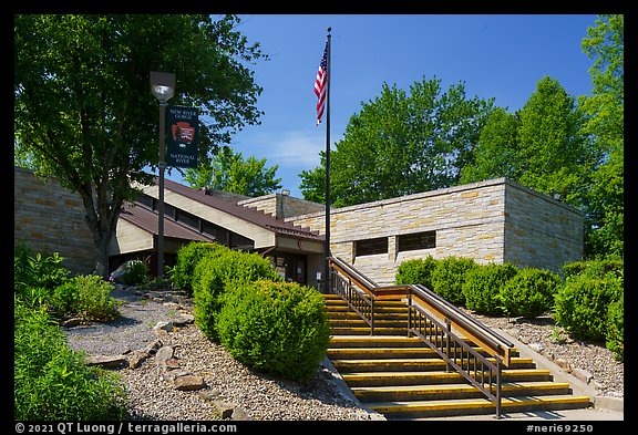 Canyon Rim Visitor Center. New River Gorge National Park and Preserve (color)