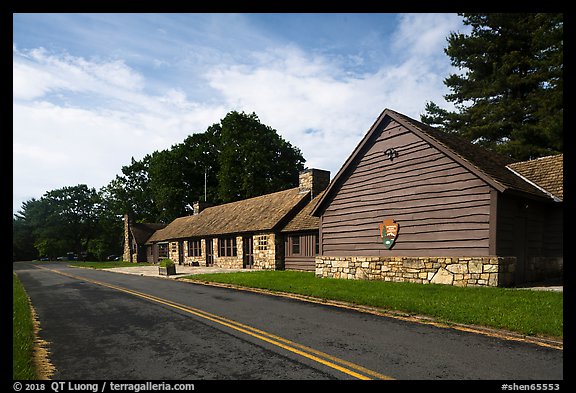Dickey Ridge Visitor Center. Shenandoah National Park (color)