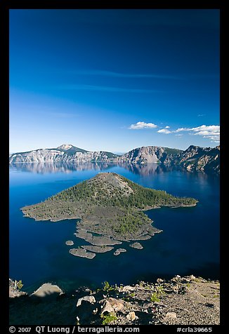 Skell Channel and Wizard Island. Crater Lake National Park, Oregon, USA.