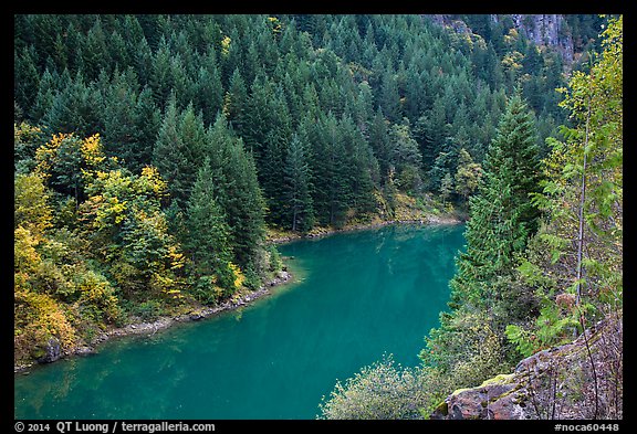 Emerald waters of Gorge Lake in autumn, North Cascades National Park Service Complex. Washington, USA.