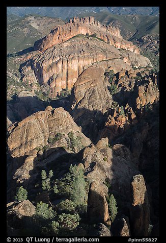 Balconies and Machete Ridge. Pinnacles National Park, California, USA.