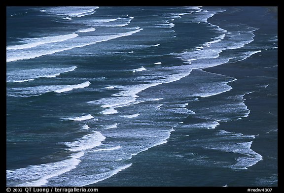 Surf on Crescent Beach, seen from above. Redwood National Park, California, USA.