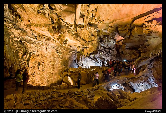 Tourists in huge Subterranean room, Crystal Cave. Sequoia National Park (color)