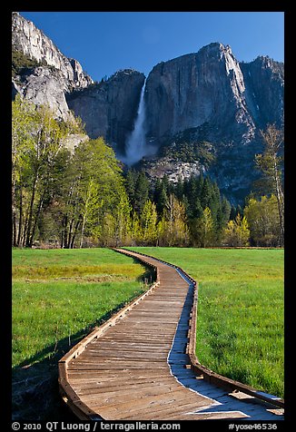 Boardwalk and Yosemite Falls. Yosemite National Park (color)